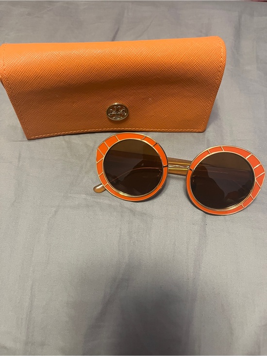 Tory Burch Women\'s Round Orange Sunglasses in Case main image 7